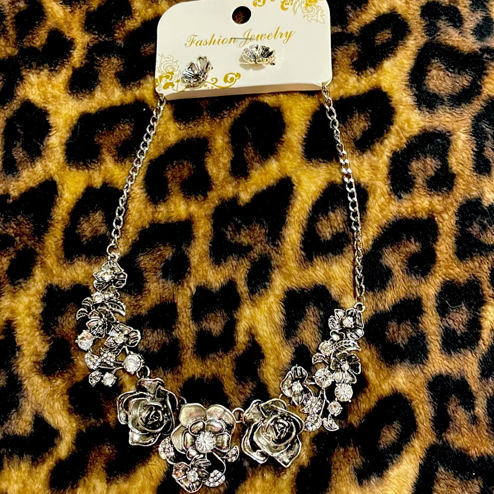 Silver Flower Necklace with Flower Studs